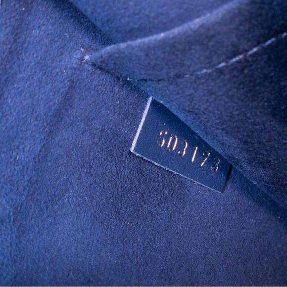 LOUIS VUITTON  Blue Marine Epi Leather Neverfull ‎ WRISTLET Pochette Fuschia - Picture 10 of 12